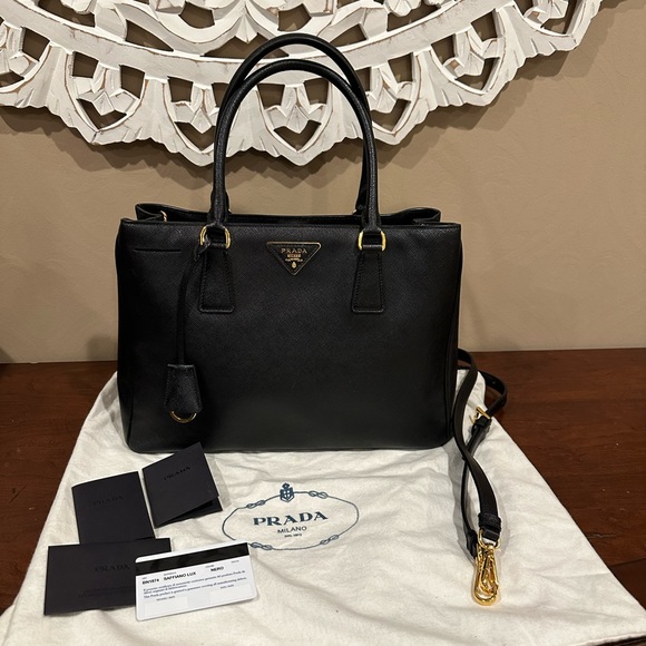 PRADA Medium Galleria Saffiano leather bag - Picture 2 of 16